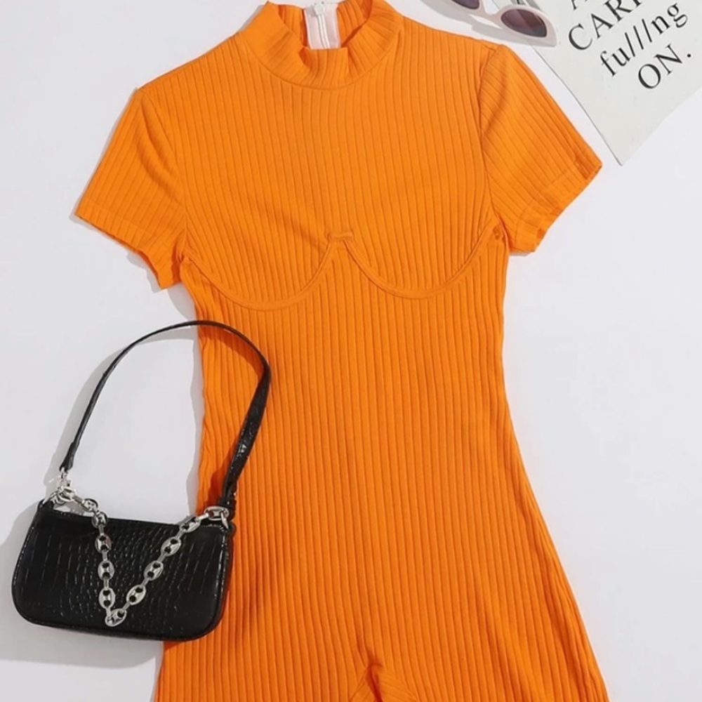 Sellin this orange romper off shein for 20$